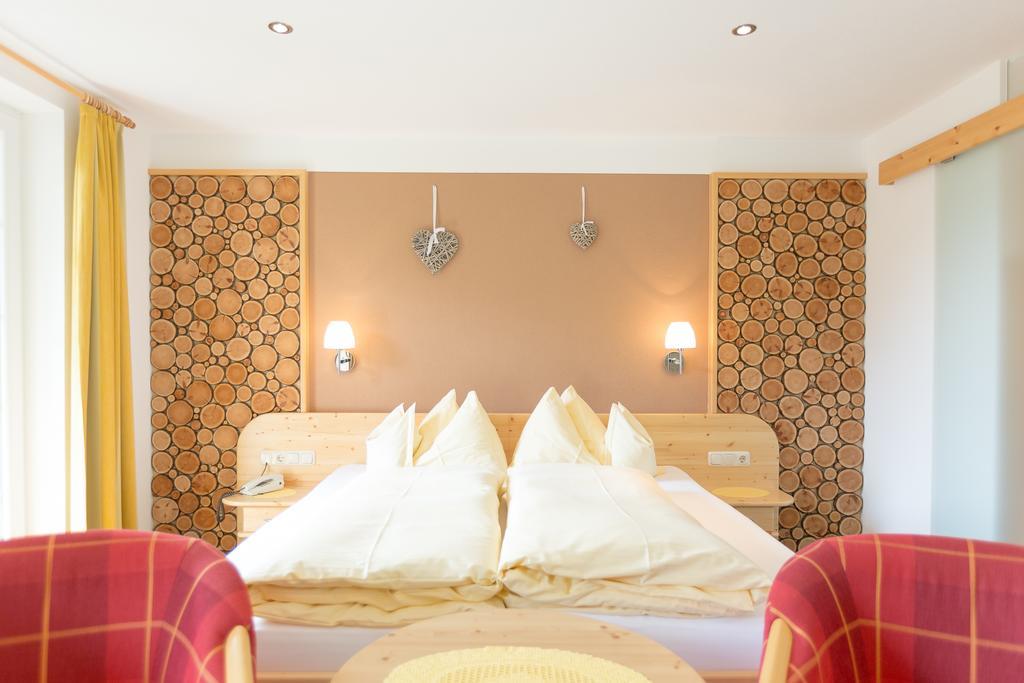 Hotel Garni Gruenmoos Sankt Jakob in Defereggen Kamer foto