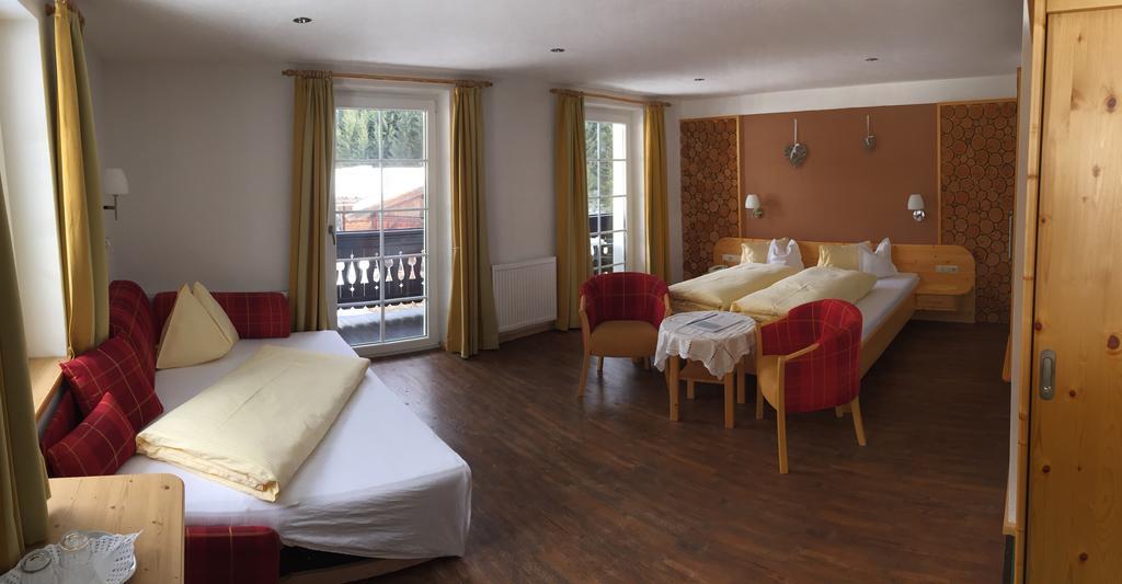 Hotel Garni Gruenmoos Sankt Jakob in Defereggen Buitenkant foto