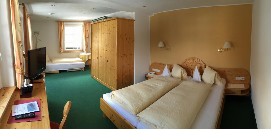 Hotel Garni Gruenmoos Sankt Jakob in Defereggen Buitenkant foto
