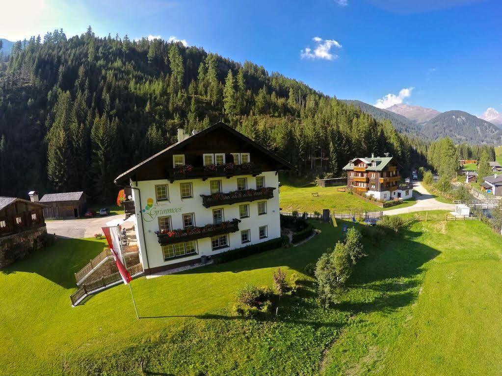 Hotel Garni Gruenmoos Sankt Jakob in Defereggen Buitenkant foto